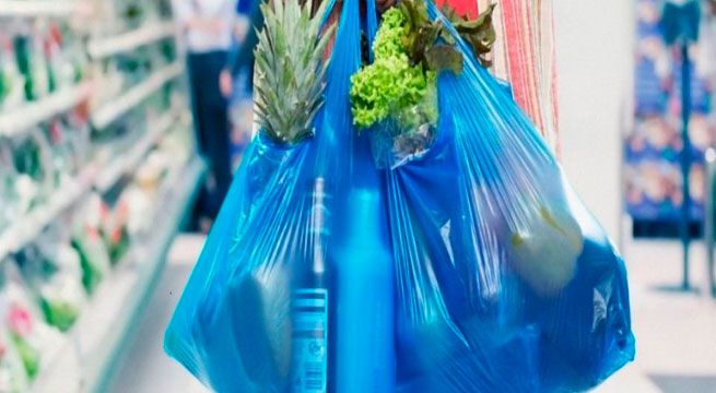 En tres meses se comenzará a cobrar por bolsas en supermercados y tiendas
