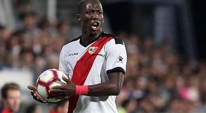 El Rayo Vallecano de Luis Advíncula a un paso del descenso