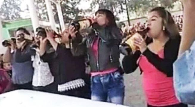 Mamás participan en concurso de beber cerveza por el Día de la Madre [Video]