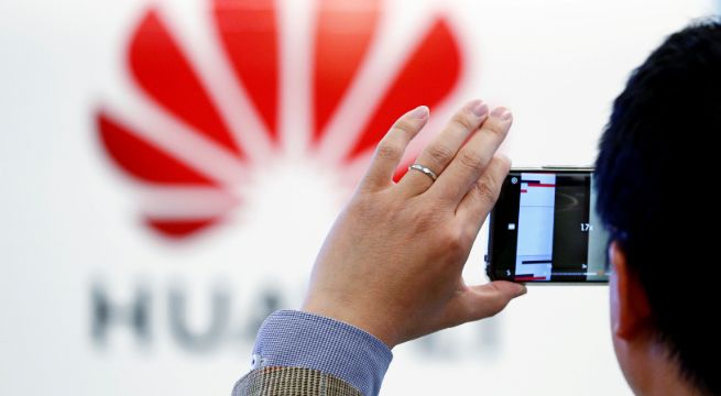 Trump dice que la 'peligrosa' Huawei podría entrar en el acuerdo comercial entre EEUU y China