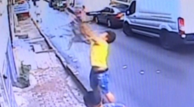 Turquía: joven de 17 años salvó increíblemente a bebé