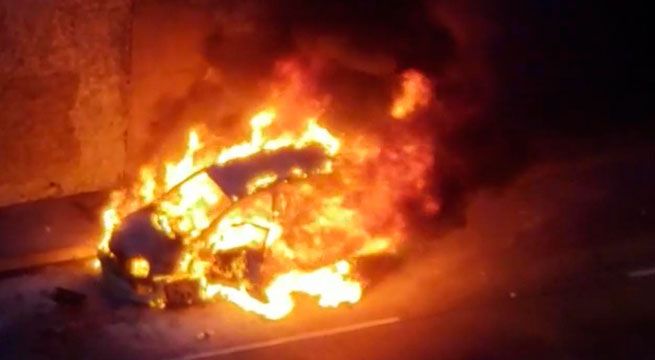Miraflores: Auto se incendió en la Vía Expresa y el conductor resultó ileso