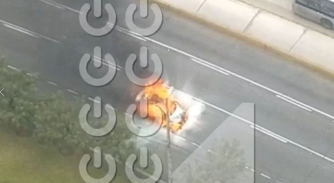San Isidro: automóvil se incendió esta tarde en la Vía Expresa