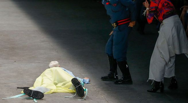 Modelo perdió la vida luego de desmayarse en plena pasarela