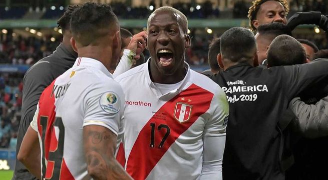 Luis Advíncula llenó de ternura las redes con fotografía de su infancia