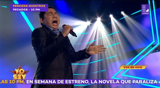 Imitador de Leonardo Favio sorprendió al cantar “Ella ya me olvidó”