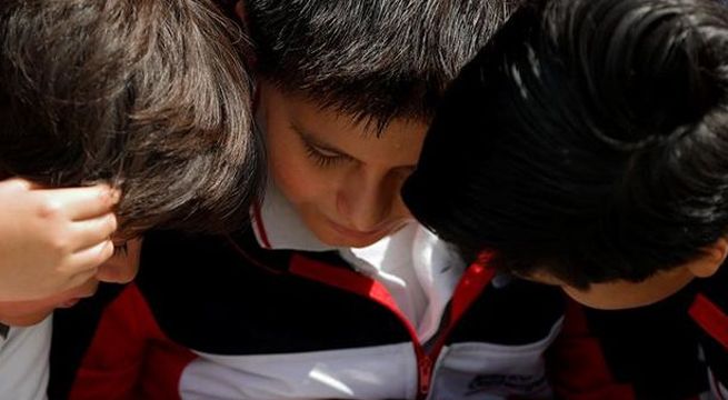 Padre sin dinero para comprar una mochila para su hijo encontró solución que enorgulleció a todos