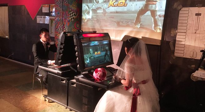 Se casan y resuelven su primera pelea con una partida de Tekken 6