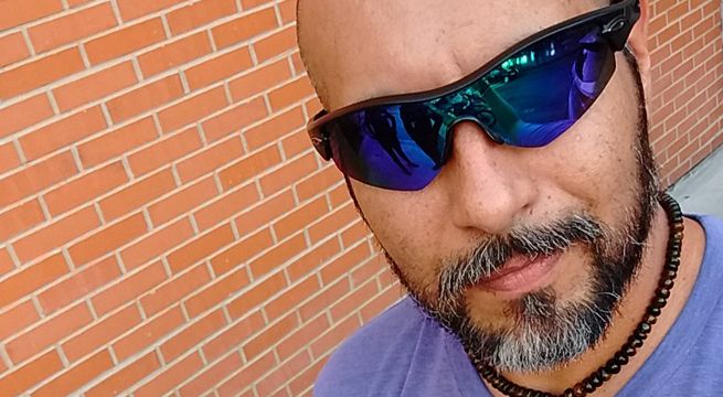 Ciclista deja inconsciente a ladrón, se hace 'selfies' e imágenes se viralizan en redes [FOTOS]