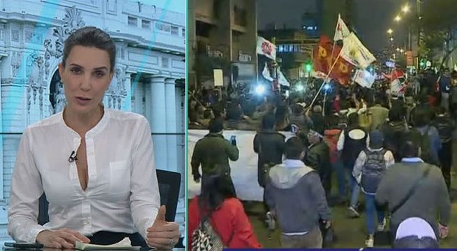 Manifestantes marchan en el Centro de Lima apoyando el cierre del Congreso