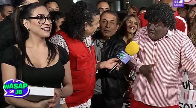 Alumnos de la Universidad San Cuadros protestan liderados por el señor Mama