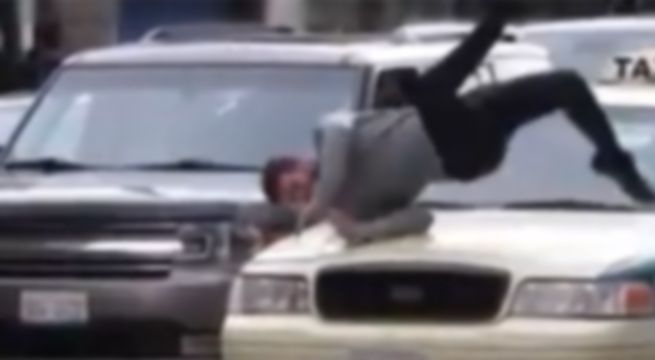 Liam Hemsworth es atropellado por un taxi y video se comparte en redes sociales