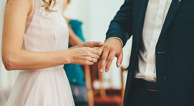 Novios acuden a casarse y descubren que ya habían contraído matrimonio