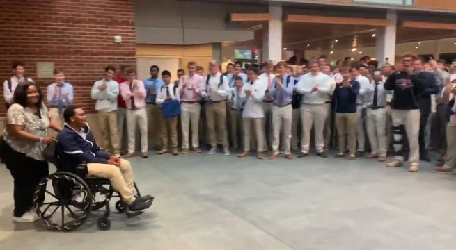 Sobrevivió a tumor cerebral y compañeros le brindaron este emotivo recibimiento [VIDEO]