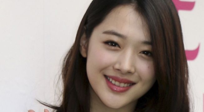 Hallan muerta a Sulli, estrella del K-pop, en su casa de Corea