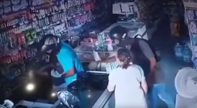 Ladrón que iba a robar una tienda rechazó el dinero de una ancianita