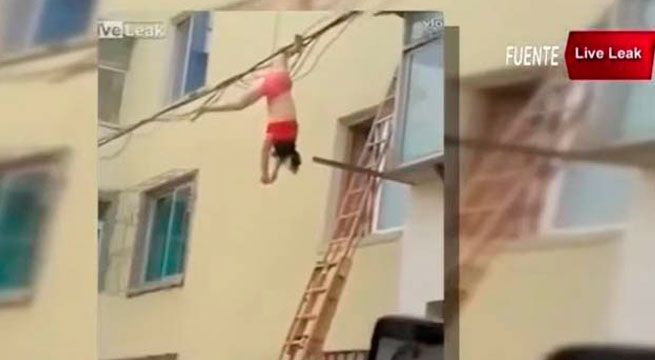 YouTube: amante huye por la ventana de edificio y termina en medio de cables