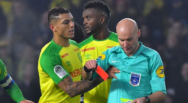 Árbitro que golpeó y expulsó a jugador recibe dura sanción