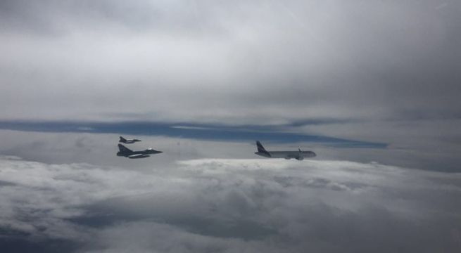 Avión del Papa Francisco fue escoltado por cazas Mirage 2000 [VIDEO]