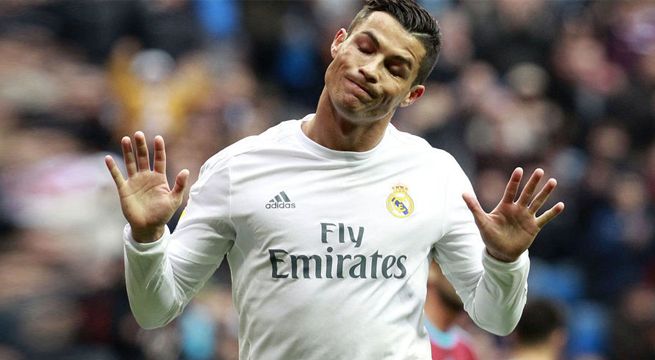 Cristiano Ronaldo sorprendido realizando acción 