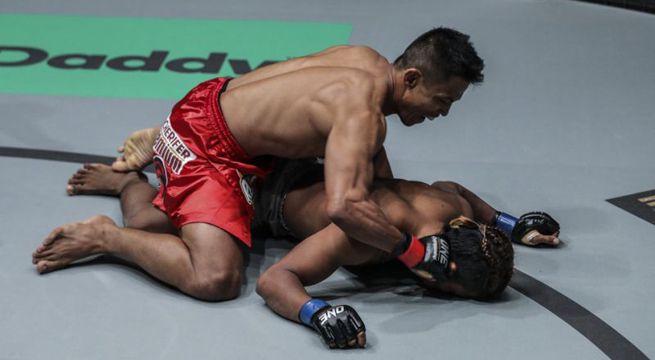 Brutal KO acabó con invicto de luchador en apenas 21 segundos