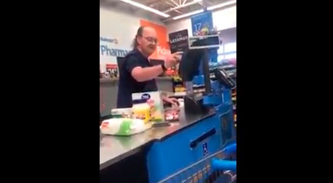 YouTube: cajero más lento del mundo es captado en plena jornada laboral