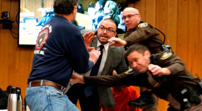 YouTube: padre de las tres gimnastas abusadas por Larry Nassar intentó atacar en plena corte