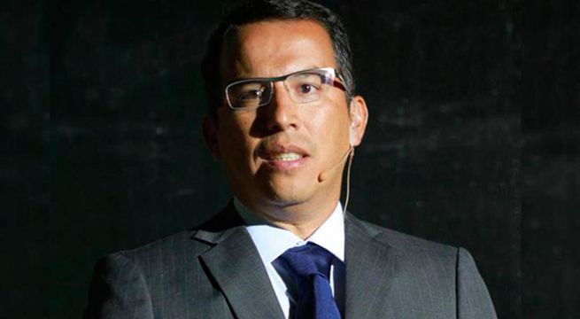 Daniel Peredo: decenas de hinchas se acercan a despedirlo en clínica local