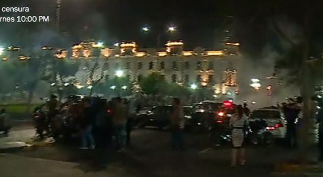 Policía y manifestantes se enfrentaron en la Plaza San Martín