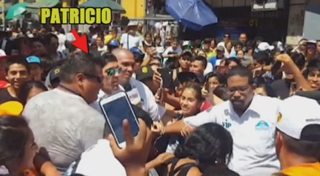 Patricio Parodi fue a Mesa Redonda y público le tiró botellas y mandarinas