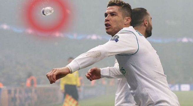 Cristiano Ronaldo pudo ser lastimado por un botellazo cuando celebraba gol ante PSG