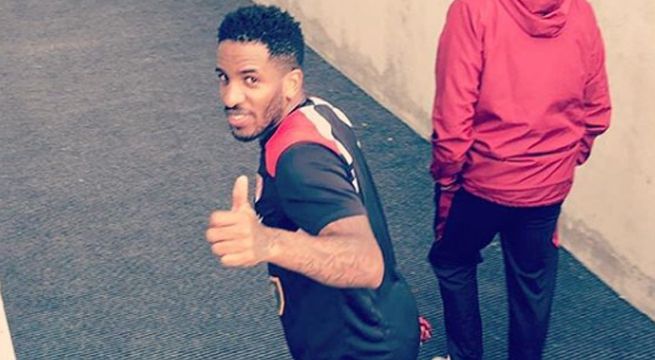 Jefferson Farfán es sorprendido con su dibujo por humilde artista