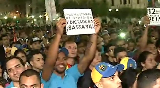 Venezolanos en Perú protestan contra Nicolás Maduro en la Plaza San Martín
