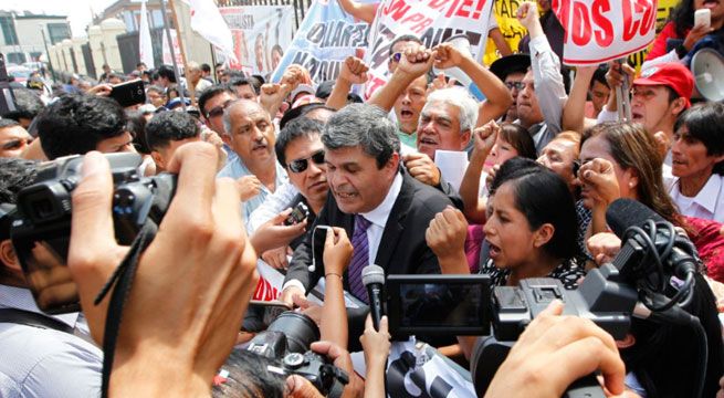 Simpatizantes de Ollanta Humala y Nadine Heredia celebran decisión del TC