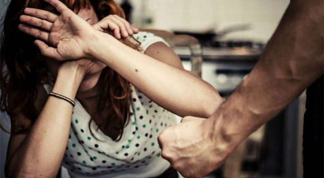 Amplían protección penal para violencia contra mujeres, niños y adolescentes