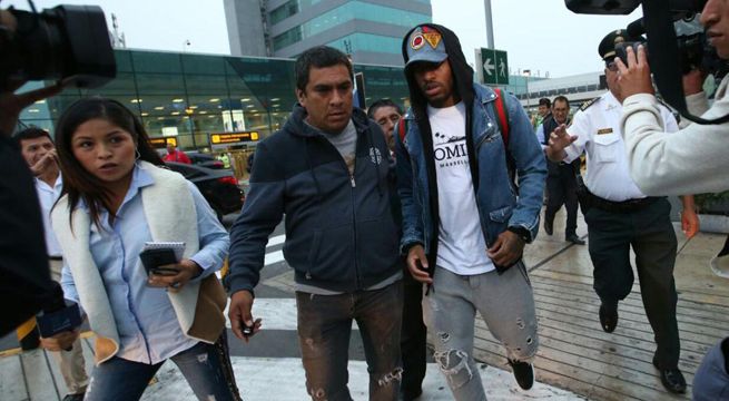 Jefferson Farfán llegó a Lima para integrarse a la selección peruana