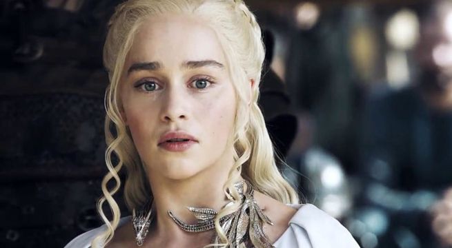 Emilia Clarke cree que se están grabando varios finales de 'Juego de Tronos'