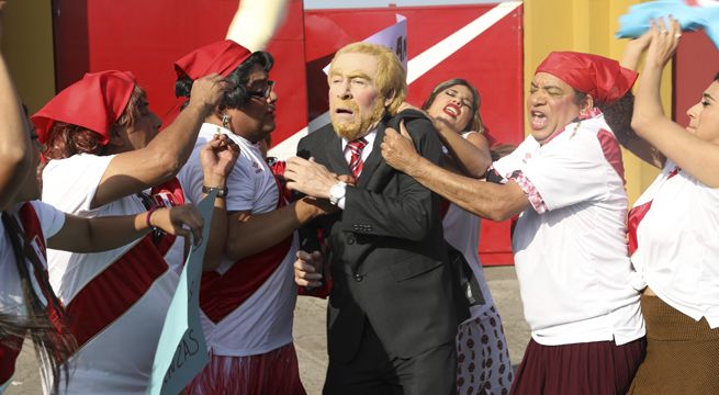Doña Gloria y sus caperucitas llegaron a la Videna para apoyar a Guerrero