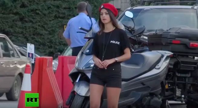 Mujeres policía en shorts causan revuelo en el Líbano