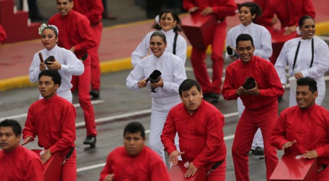 Parada Militar: pasacalle cultural puso color, alegría e hizo bailar a asistentes