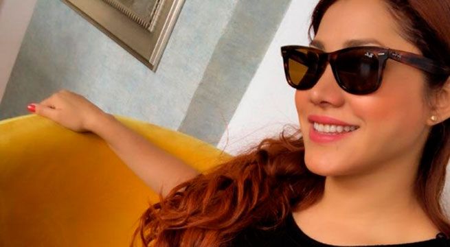Leslie Castillo muestra su embarazo en traje de baño