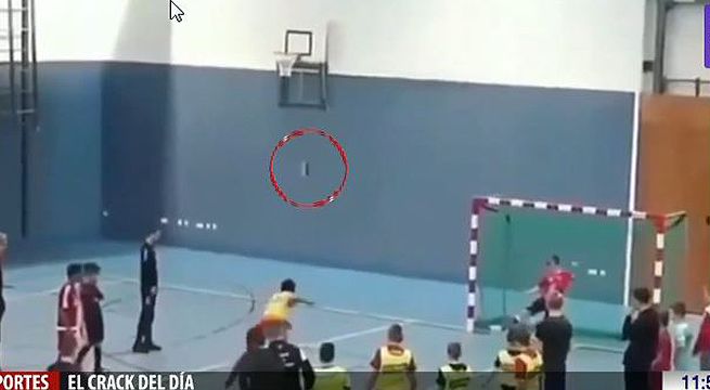 Jugador anota un golazo y 'un triple' en la misma jugada