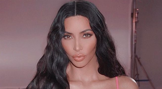 Kim Kardashian causa indignación al colocar maquillaje a su hija de 5 años