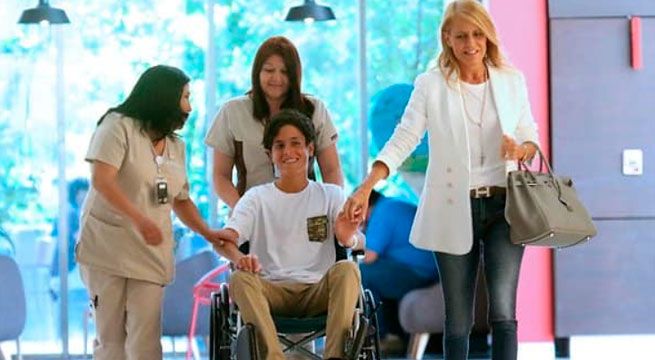 Cecilia Bolocco se quiebra al hablar sobre la operación a la que se sometió su hijo