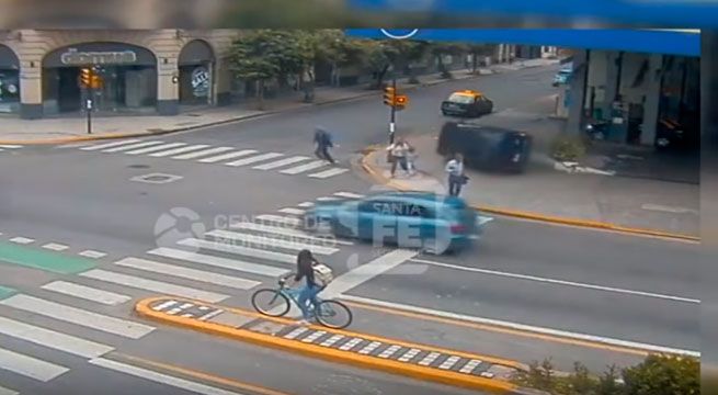 Madre salva las vidas de sus hijos tres veces en pocos segundos