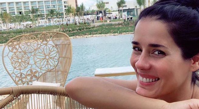 Gianella Neyra enciende las redes con sexys fotografías en la playa