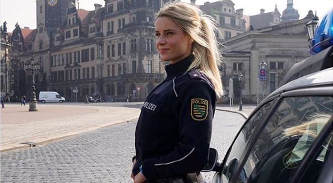 La policía más hermosa de Alemania recibe un ultimátum de sus jefes