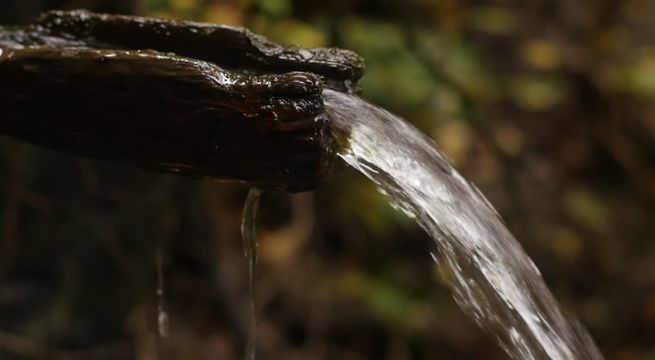 Graban extraña ilusión óptica que pasa el agua de estado sólido a líquido con solo tocarlo (Video)