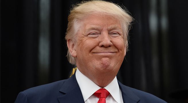 Donald Trump publica en Twitter video en el que canta disfrazado de granjero