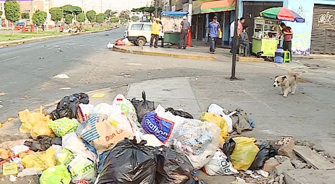 Callao: basura se acumula en principales avenidas y calles